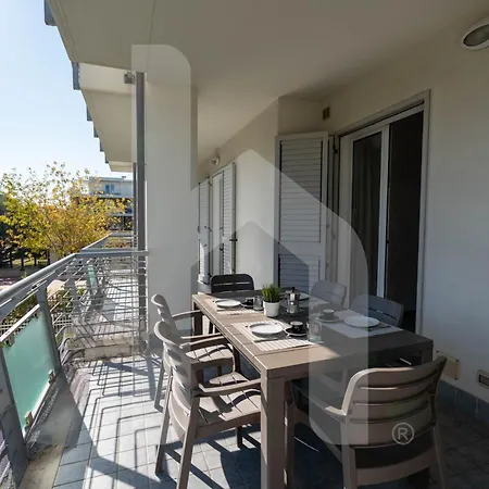 Homiday - K2 Aparthotel Pineto