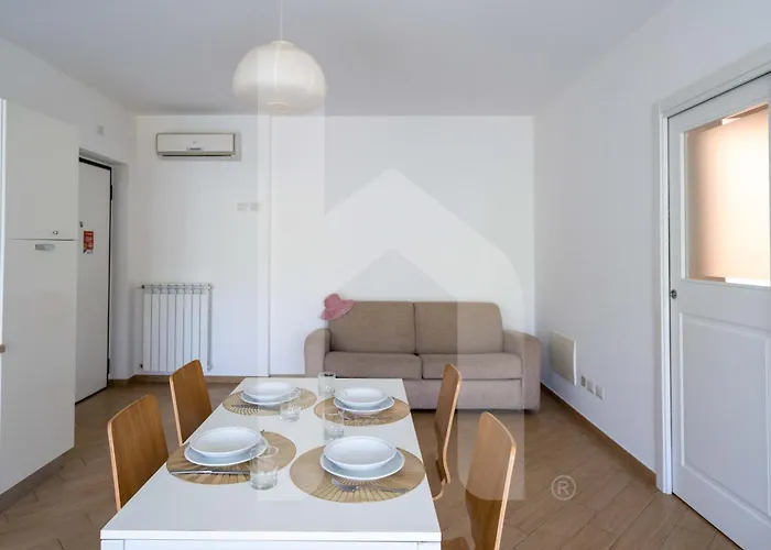 Homiday - K2 Apart Otel Pineto