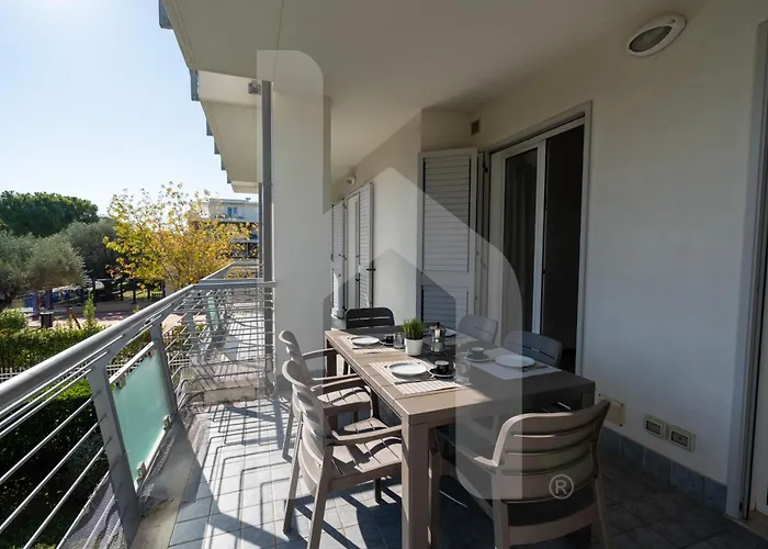 Homiday - K2 Apart Otel Pineto