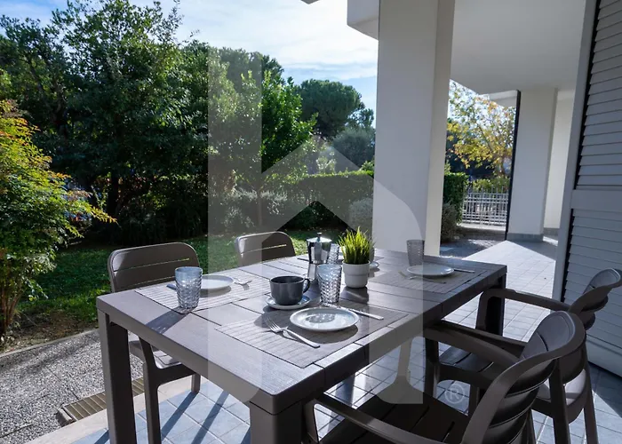 Homiday - K2 Apart Otel Pineto